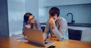 בני זוג בהליכי פשיטת רגל